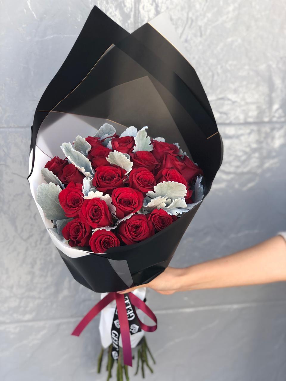 Ramo 100 rosas rojas “Para amarnos más” – Flores – Un sentimiento puro y  auténtico